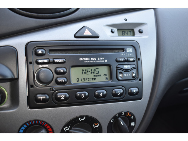 Foto 9 van Ford Focus 1.6-16V Trend Automaat Airco 5-deurs 1e eigenaar Pdc Trekhaak lees goed!!! HANDELSAUTO -