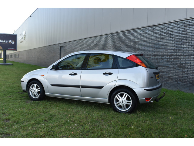 Foto 10 van Ford Focus 1.6-16V Trend Automaat Airco 5-deurs 1e eigenaar Pdc Trekhaak lees goed!!! HANDELSAUTO -
