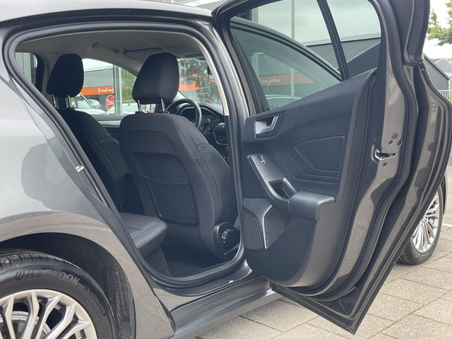 Foto 2 van Ford Focus 1.0 EcoBoost Titanium Business /Cruise/Clima/Trekhaak afneembaar/Navi/2020/