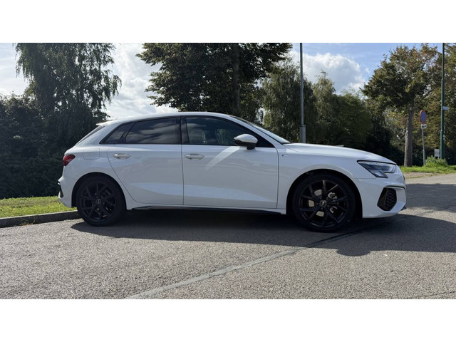 Foto 9 van Audi A3 Sportback - 30 TFSI S edition