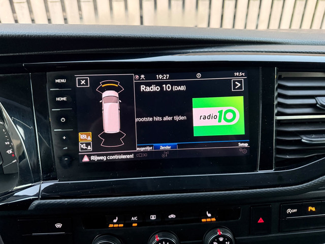 Foto 10 van Volkswagen Transporter 2.0 TDI Automaat BULLI vele optie's!