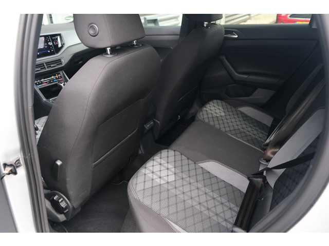 Foto 2 van Volkswagen Polo 1.0 TSI 2x R-Line 95PK DSG Facelift Pano IQ Matrix Led Virtual PDC