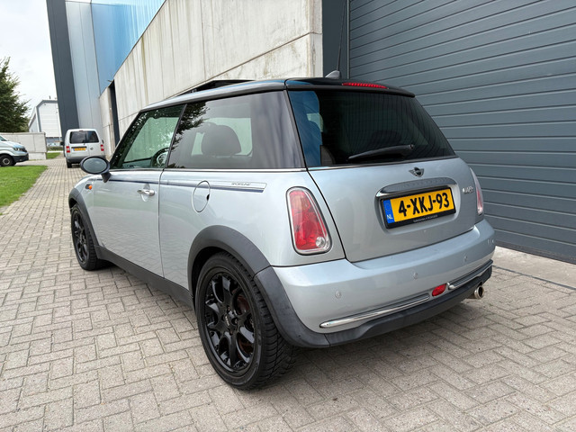 Foto 8 van Mini 1.6i Cooper Pepper AUT PANO PDC CLIMA