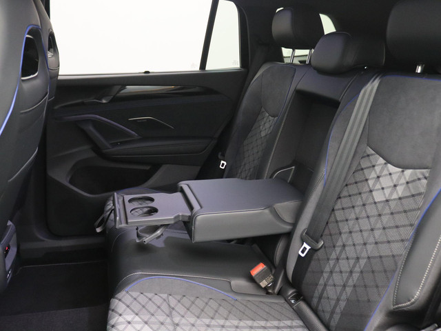 Foto 7 van Volkswagen Tayron 1.5 eHybrid R-Line Edition 272PK DSG Panoramadak, Trekhaak, Head-Up Display, Black