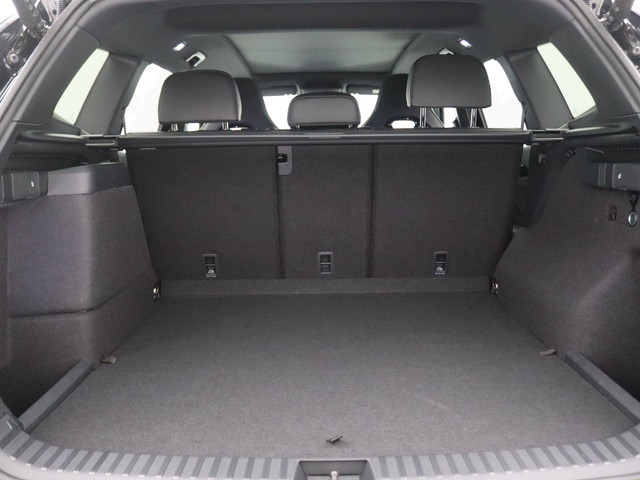 Foto 6 van Volkswagen Tayron 1.5 eHybrid R-Line Edition 272PK DSG Panoramadak, Trekhaak, Head-Up Display, Black