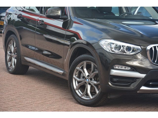 Foto 2 van BMW X3 xDrive20i High Executive | Navigatie | Panoramadak | Sportstoelen | Stoelverwarming | Full LE