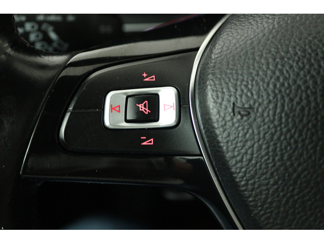 Foto 4 van Volkswagen Polo 1.0 TSI Sport (STOELVERWARMING, PARKEERSENSOREN, MULTIMEDIA)