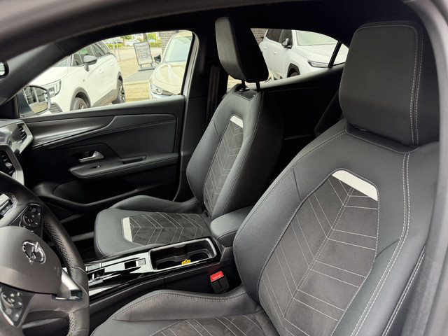 Foto 9 van Opel Mokka 1.2 Turbo Ultimate Automaat/Massage stoel/Camera/Stoelverwarming.