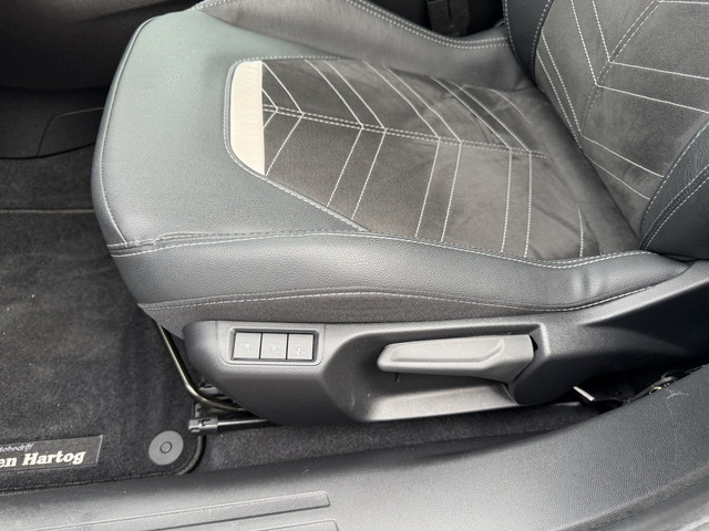 Foto 10 van Opel Mokka 1.2 Turbo Ultimate Automaat/Massage stoel/Camera/Stoelverwarming.