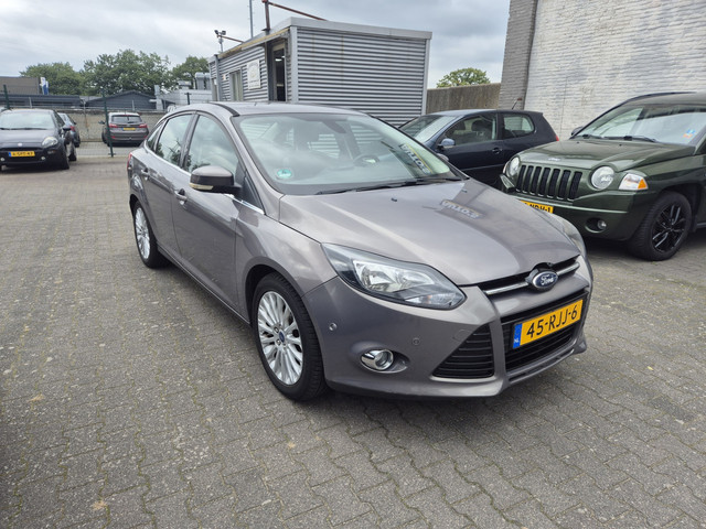Ford Focus Ford Focus 1.6 TI-VCT First Edition-SEDAN