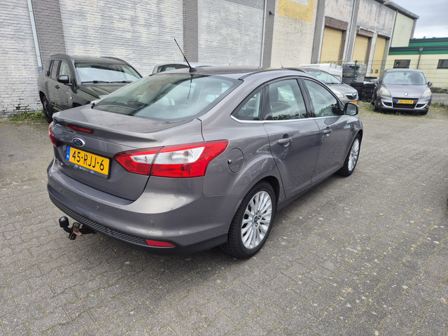 Foto 10 van Ford Focus Ford Focus 1.6 TI-VCT First Edition-SEDAN