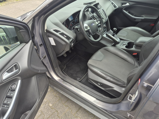 Foto 8 van Ford Focus Ford Focus 1.6 TI-VCT First Edition-SEDAN