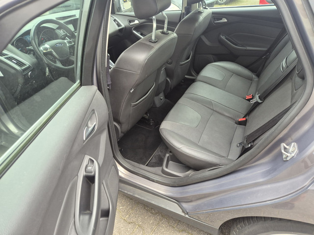 Foto 6 van Ford Focus Ford Focus 1.6 TI-VCT First Edition-SEDAN