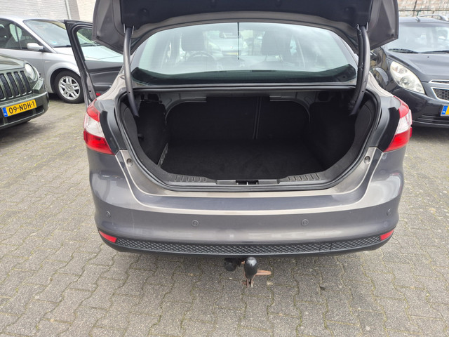 Foto 5 van Ford Focus Ford Focus 1.6 TI-VCT First Edition-SEDAN