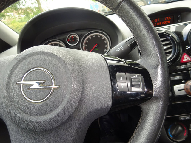 Foto 9 van Opel Corsa 1.2-16V '111' Edition MET APK AIRCO