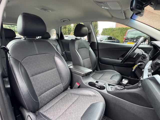 Foto 9 van Kia Niro 1.6 GDi Hybrid DynamicLine | All Season | Dealer onderhouden | Carplay |