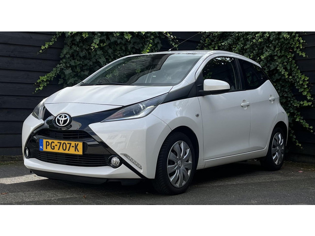 Foto 10 van Toyota Aygo 1.0 VVT-i x-play 2017 AIRCO/PARKEERCAMERA/5-DEURS