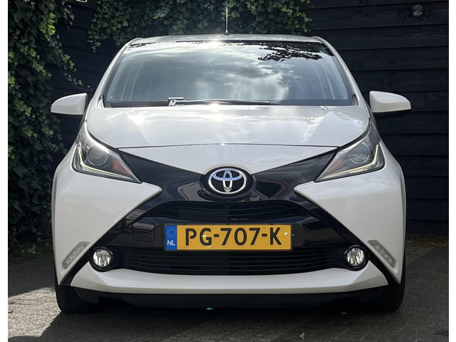 Foto 9 van Toyota Aygo 1.0 VVT-i x-play 2017 AIRCO/PARKEERCAMERA/5-DEURS