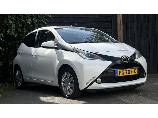 Foto 8 van Toyota Aygo 1.0 VVT-i x-play 2017 AIRCO/PARKEERCAMERA/5-DEURS