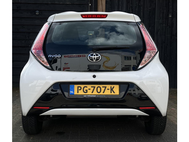 Foto 5 van Toyota Aygo 1.0 VVT-i x-play 2017 AIRCO/PARKEERCAMERA/5-DEURS