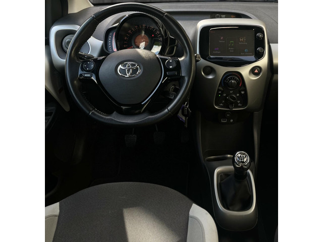 Foto 4 van Toyota Aygo 1.0 VVT-i x-play 2017 AIRCO/PARKEERCAMERA/5-DEURS