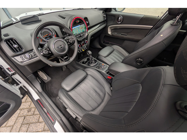 Foto 3 van MINI Countryman 1.5 Cooper SE ALL4 PHEV Chili JCW Panorama Head-Up