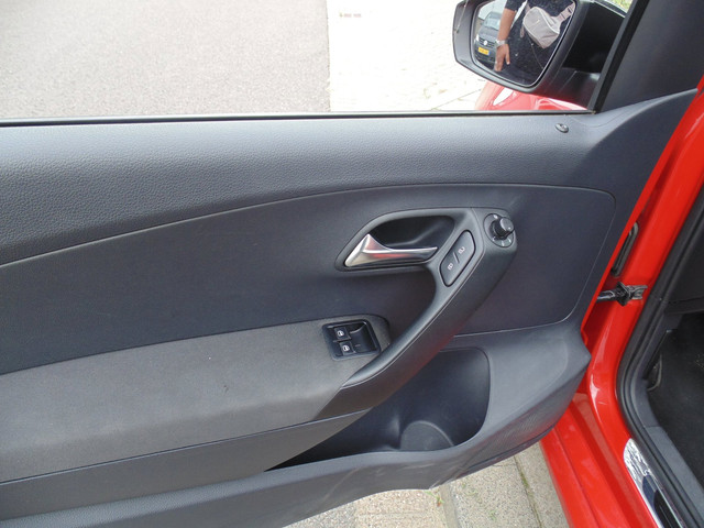 Foto 9 van Volkswagen Polo 1.2 TSI Highline MET AIRCO NAVI 2011
