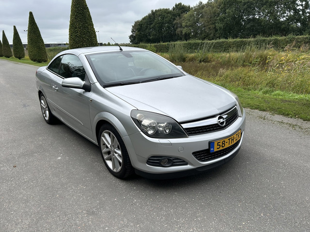 Foto 3 van Opel Astra TwinTop 1.6 Cosmo