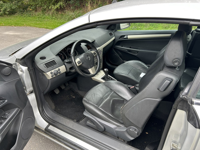Foto 9 van Opel Astra TwinTop 1.6 Cosmo