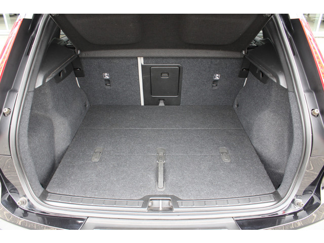 Foto 4 van Volvo XC40 232PK Recharge Ultimate 70 kWh | Schuif/kanteldak | H&K Audio | El. stoelen | Pilot Assis
