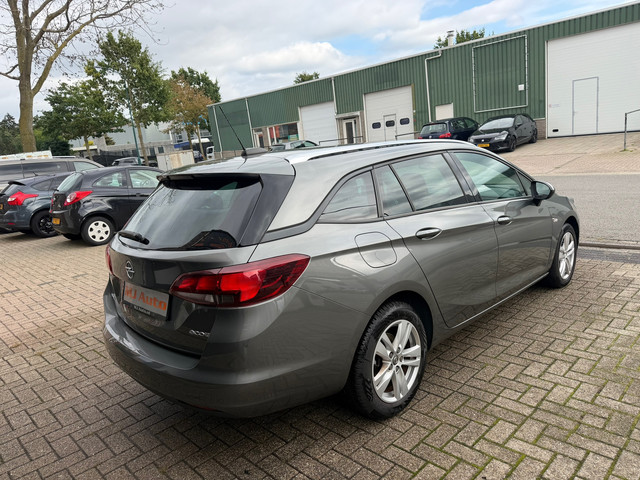 Foto 2 van Opel Astra Sports Tourer 1.0 Online Edition airco camera cruise control