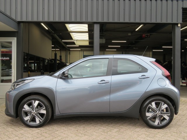 Foto 10 van TOYOTA AYGO X HYBRID 115 PLAY NIEUW! / Camera / 17 Inch / Stoelverw. / FABRIEKS garantie