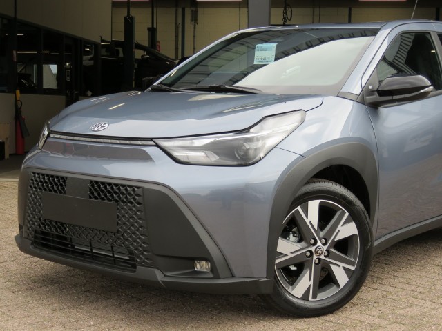 Foto 9 van TOYOTA AYGO X HYBRID 115 PLAY NIEUW! / Camera / 17 Inch / Stoelverw. / FABRIEKS garantie