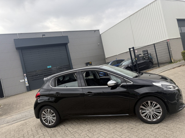 Foto 3 van Peugeot 208 1.6 HDI Allure Navi|Clima|Lagekm|Cruise|Sensoren