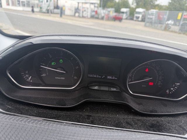 Foto 9 van Peugeot 208 1.6 HDI Allure Navi|Clima|Lagekm|Cruise|Sensoren