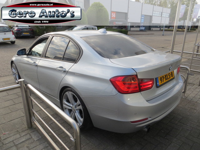 Foto 8 van BMW 3-serie 320i Executive sedan nl-auto 19 inch lmv nette auto !
