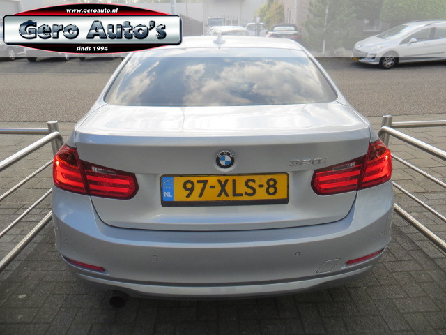 Foto 6 van BMW 3-serie 320i Executive sedan nl-auto 19 inch lmv nette auto !