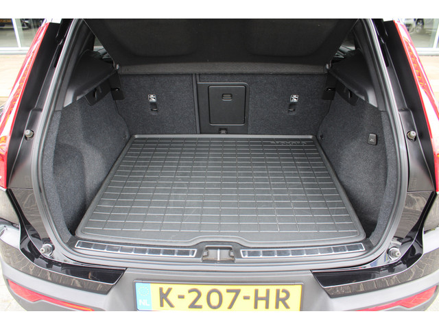 Foto 2 van Volvo XC40 T3 164PK Automaat Inscription | Styling Kit | 360 Camera | 21" LM Velgen | Verw. Voorstoe
