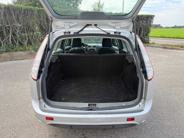 Foto 5 van Ford Focus Wagon 1.6 Trend - KOUDE AIRCO - APK 9/2027
