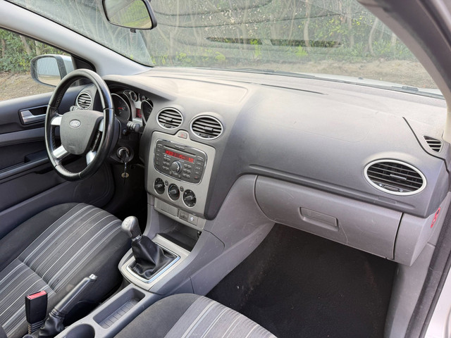 Foto 9 van Ford Focus Wagon 1.6 Trend - KOUDE AIRCO - APK 9/2027