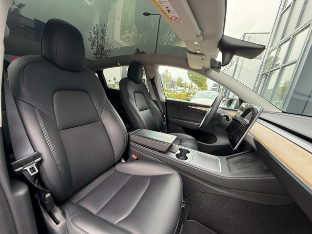 Foto 9 van Tesla Model Y Long Range AWD 75 kWh / WINTERPAKKET / FSD
