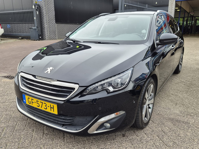 Foto 3 van Peugeot 308 SW 1.2 e-THP Première Trekhaak 17'' L.M.V Nw APK