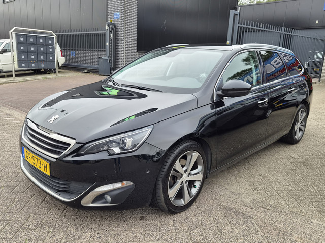 Foto 4 van Peugeot 308 SW 1.2 e-THP Première Trekhaak 17'' L.M.V Nw APK