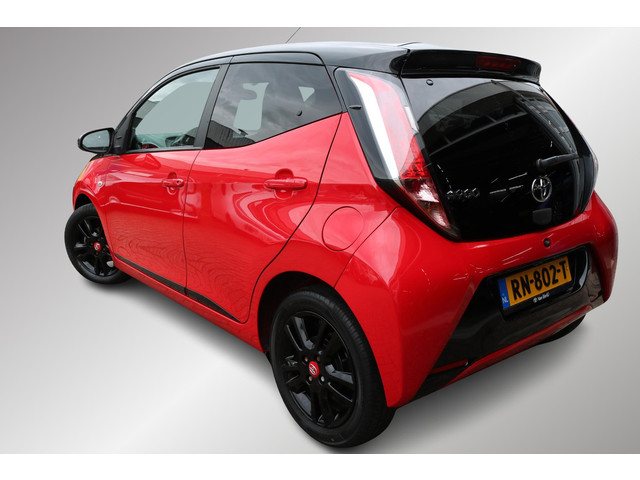 Foto 5 van Toyota Aygo 1.0 VVT-i x-cite Navigatie, Bi-Tone lak,
