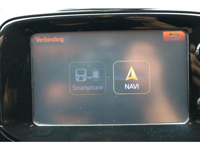 Foto 4 van Toyota Aygo 1.0 VVT-i x-cite Navigatie, Bi-Tone lak,
