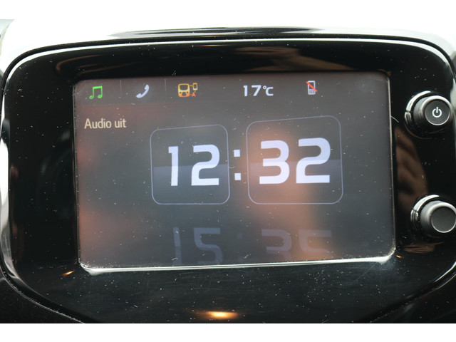 Foto 3 van Toyota Aygo 1.0 VVT-i x-cite Navigatie, Bi-Tone lak,