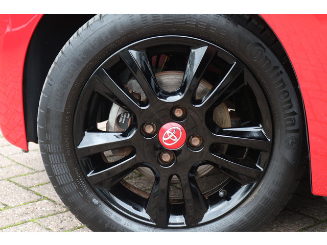 Foto 2 van Toyota Aygo 1.0 VVT-i x-cite Navigatie, Bi-Tone lak,