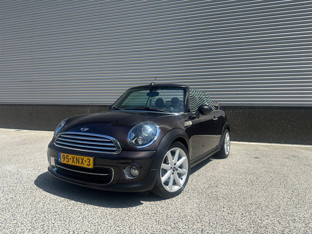 Foto 2 van Mini Cabrio 1.6 cooper cabrio highgate/navi/climaat-control/LM-velgen/alarm/sound-system/windscherm/