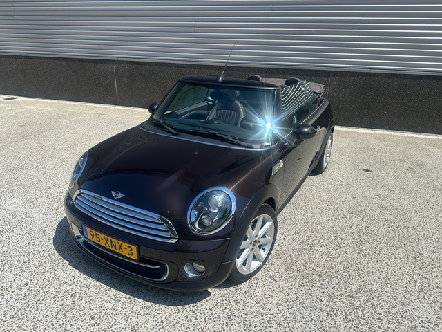 Foto 3 van Mini Cabrio 1.6 cooper cabrio highgate/navi/climaat-control/LM-velgen/alarm/sound-system/windscherm/