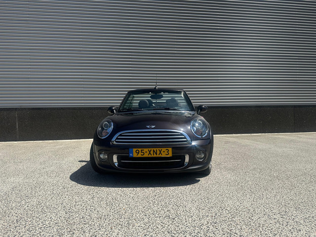 Foto 4 van Mini Cabrio 1.6 cooper cabrio highgate/navi/climaat-control/LM-velgen/alarm/sound-system/windscherm/